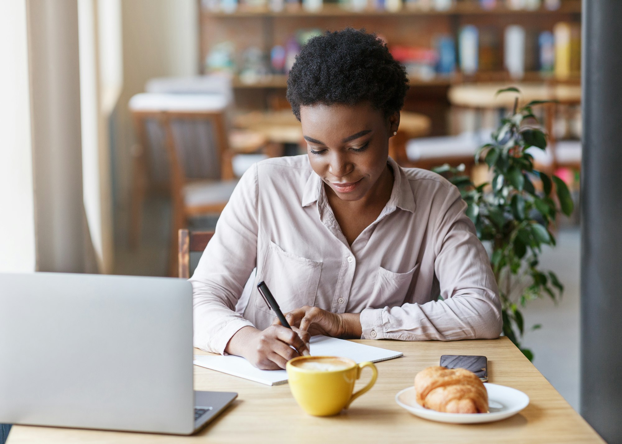 How to manage a Job While Studying Online 