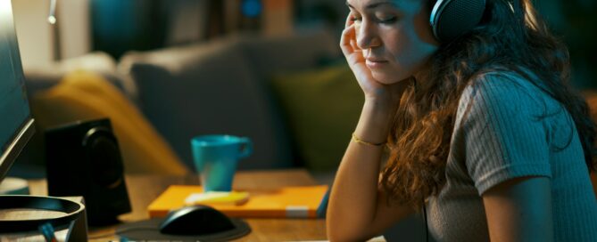 focused while taking online classes