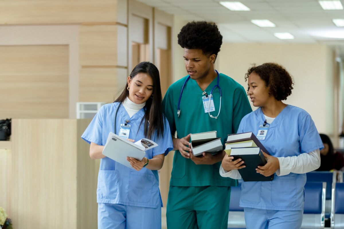 associates degree in nursing online colleges